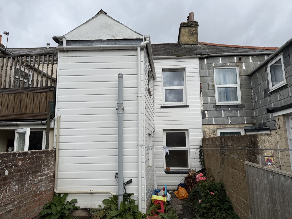 Lot: 125 - FREEHOLD TWO-BEDROOM MID-TERRACE HOUSE FOR IMPROVEMENT - Rear elevation